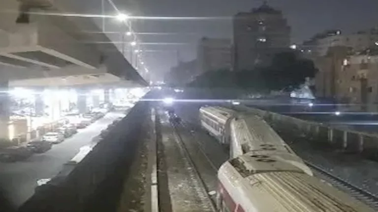 خروج عربات قطار روسي عن القضبان ببولاق الدكرور وتعطل جزئي لحركة القطار