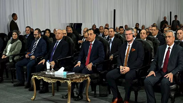 مدبولي يفتتح مصنع “ليوني مصر” العالمية لضفائر السيارات بمدينة بدر