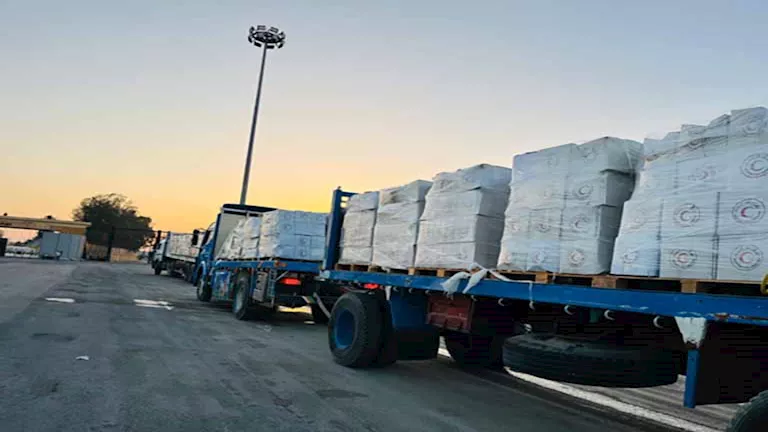 قافلة “زاد العزة” الـ92 تدخل إلى قطاع غزة من مصر