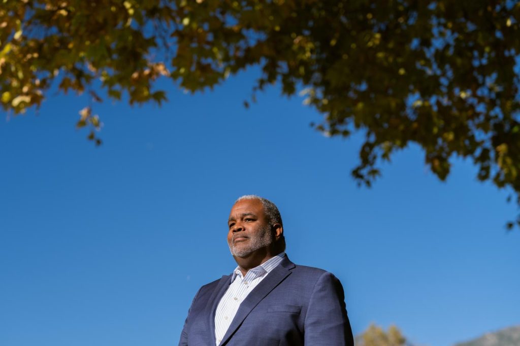 بعد مرور عام تقريبًا على الحرائق الهائلة في كاليفورنيا، يخشى السكان السود في ألتادينا من التحسين