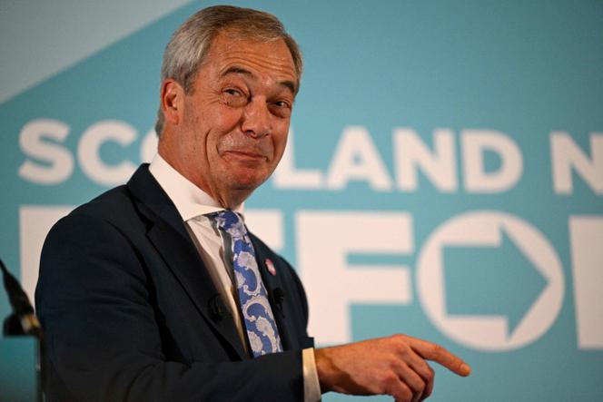 نايجل فاراج، زعيم الإصلاح في المملكة المتحدة، خلال اجتماع في فالكيرك، اسكتلندا، 6 ديسمبر 2025. 