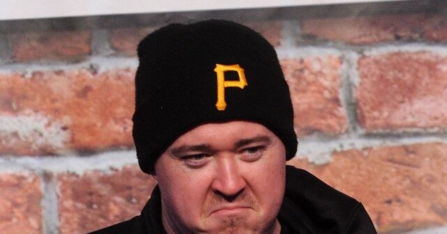 الممثل الكوميدي شين جيليس يمزق DHS لعمله مقاطع فيديو فكاهية ICE