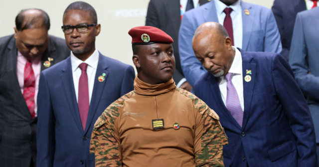 مالي وبوركينا فاسو تحظران مواطني الولايات المتحدة في رد فعل عنيف على قيود السفر التي فرضها ترامب