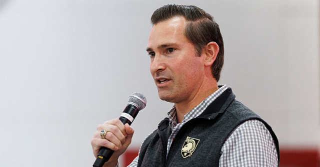 الخصم الديمقراطي هو يساري متطرف يكره المسيحية ويضايق عملاء وكالة ICE