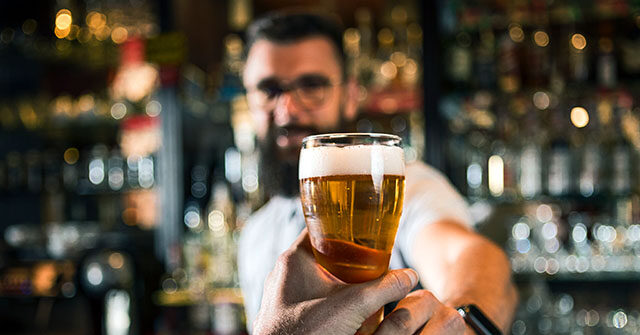 مالك Pro-ICE Idaho Bar غير رادع من التهديدات