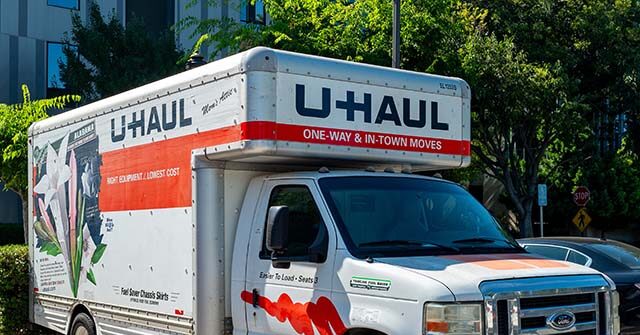 انفجرت شاحنة U-Haul في ساحة انتظار السيارات في أيداهو، مما أدى إلى مقتل السائق