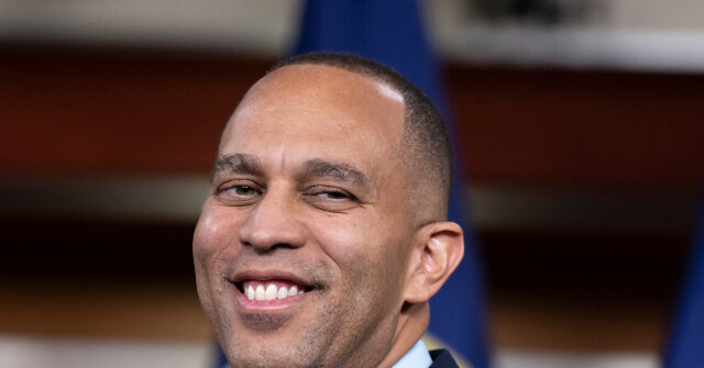 أربعة جمهوريين ينضمون إلى الديمقراطيين للتوقيع على عريضة الإقالة لإجبار التصويت على تمديد دعم أوباماكير