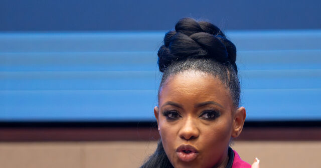 ياسمين كروكيت تتهرب من الأسئلة حول مقارنتها بين ناخبي ترامب اللاتينيين والعبيد