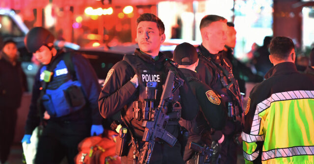 الشرطة تبحث عن مشتبه به يرتدي ملابس سوداء بعد إطلاق النار في جامعة براون