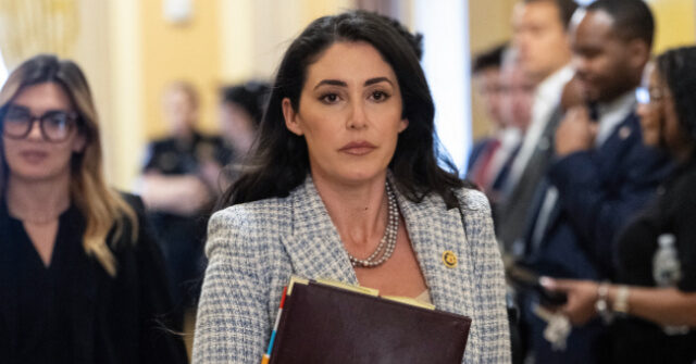 النائب لونا يقدم التماسًا لإجبار التصويت على حظر تداول أسهم الكونجرس