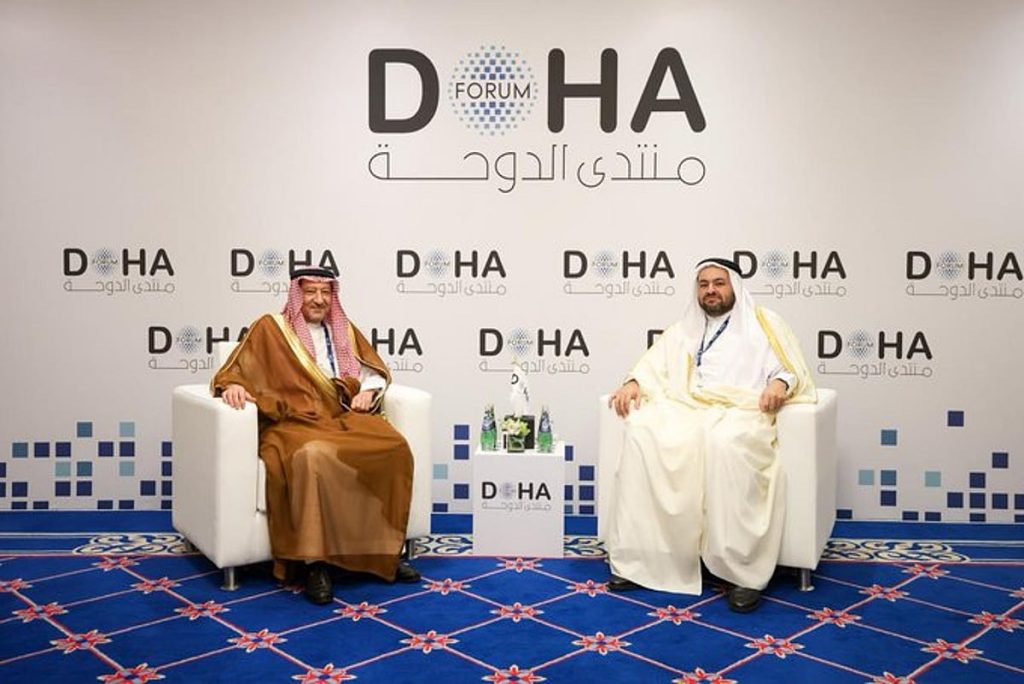 الخريجي يبحث تعزيز العلاقات مع وزير الدولة بـ"خارجية قطر"