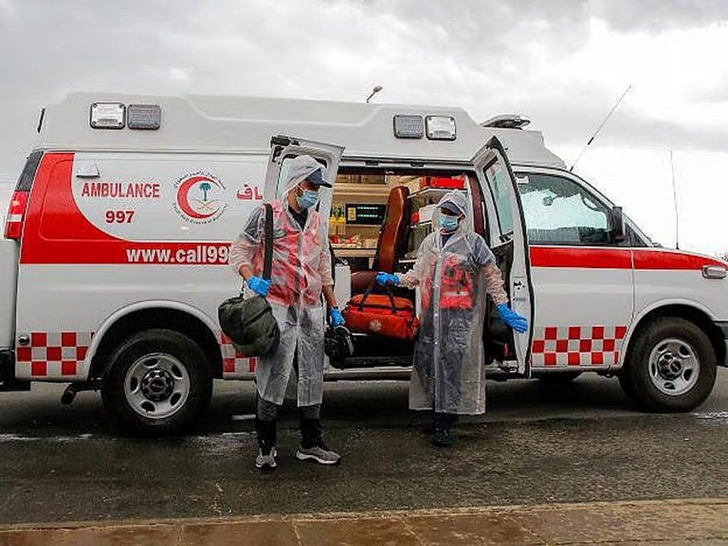 الهلال الأحمر بتبوك يرفع جاهزيته تأهّبًا للحالة المطرية المتوقعة