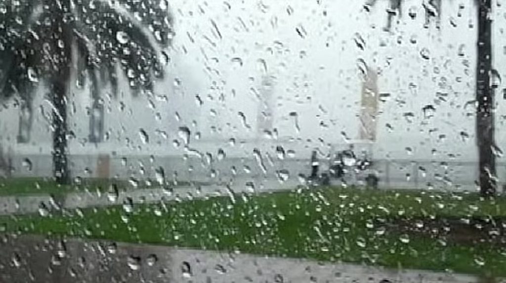 «الأرصاد»: إنذار أحمر بهطول أمطار غزيرة ورياح شديدة على محافظة الجموم