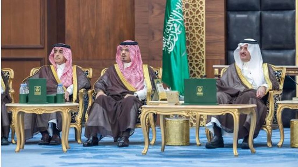 أمير الشرقية يشدد على سرعة إنجاز مشاريع الطرق القائمة حاليًا في المنطقة