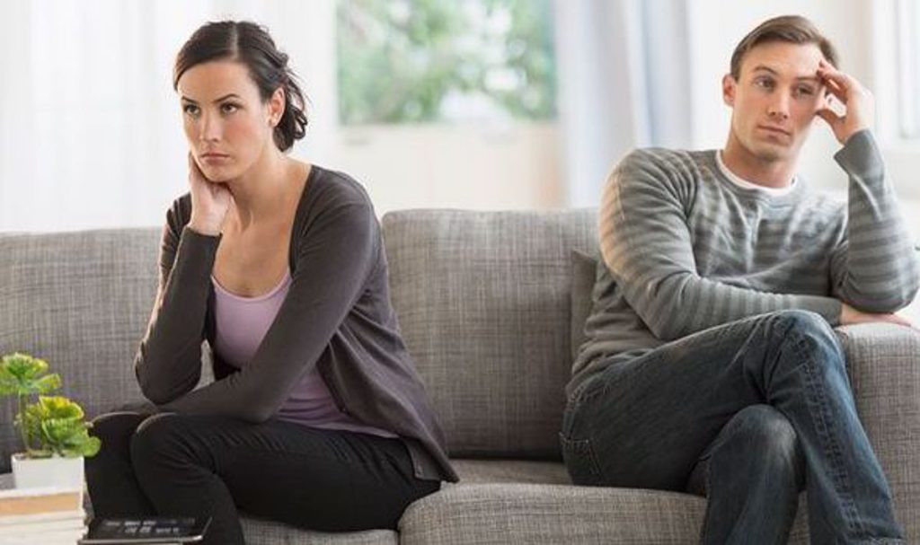 مستشارة أسرية: الهاتف أحد عوامل زيادة المشاكل في البيوت لانشغال الأزواج به عن بعضهما