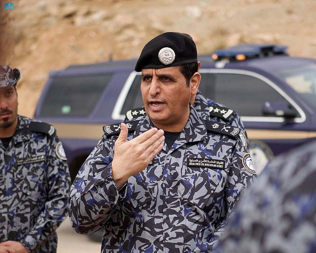 قائد القوات الخاصة للأمن والحماية يتفقد قوة البحر الأحمر