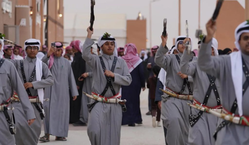 الفنون الشعبية تزيّن مشاركة إمارة الباحة في مهرجان الملك عبدالعزيز للإبل