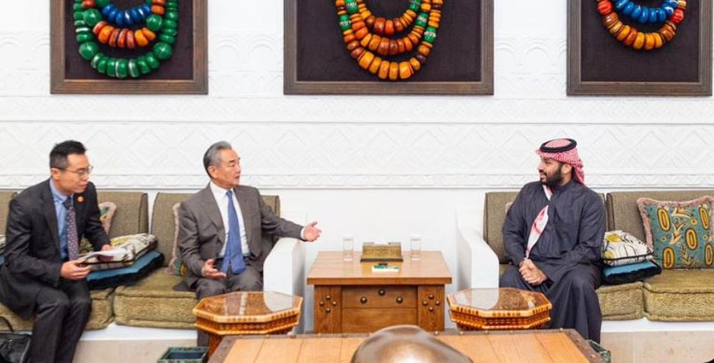 ولي العهد يبحث مع وزير خارجية الصين تطورات الأوضاع الإقليمية والدولية