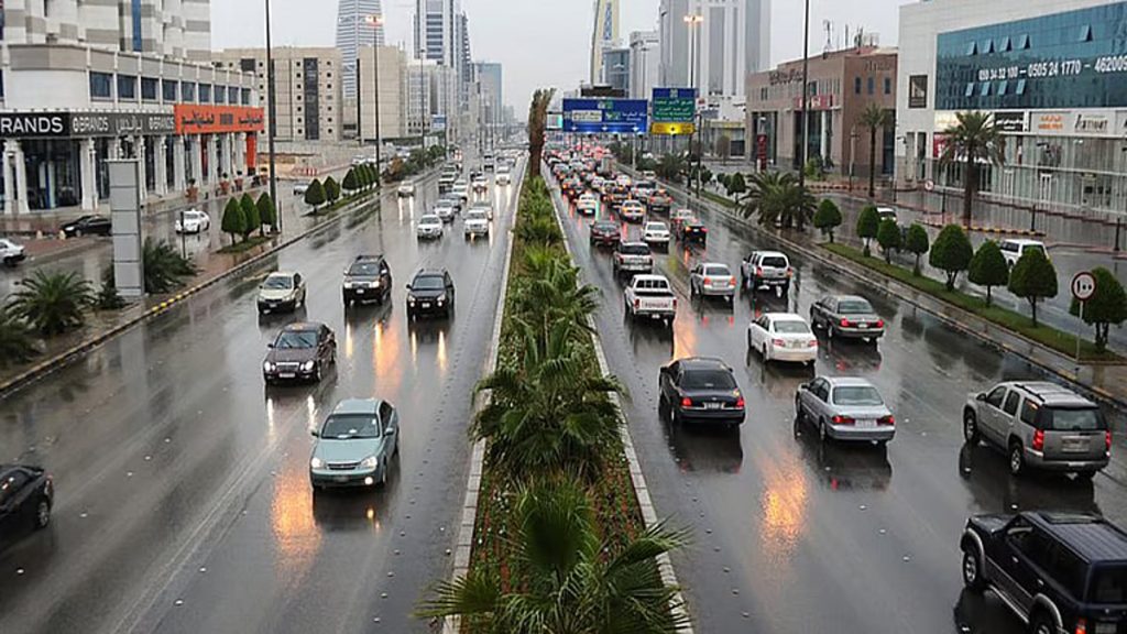 يستمر إلى الغد.. إنذار من مركز الأرصاد بشأن أمطار الرياض