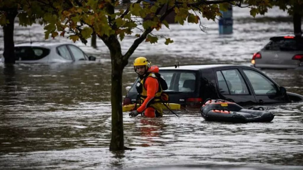 مناطق في جنوب فرنسا تتعرض لأسوأ فيضانات منذ 30 عامًا