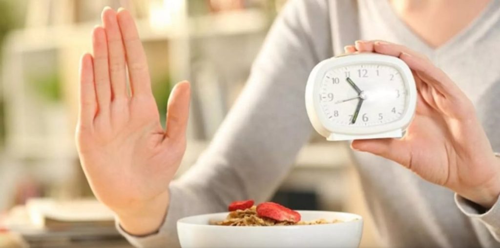 أخصائية توضح الطريقة الصحيحة للصوم المتقطع وفوائده الصحية