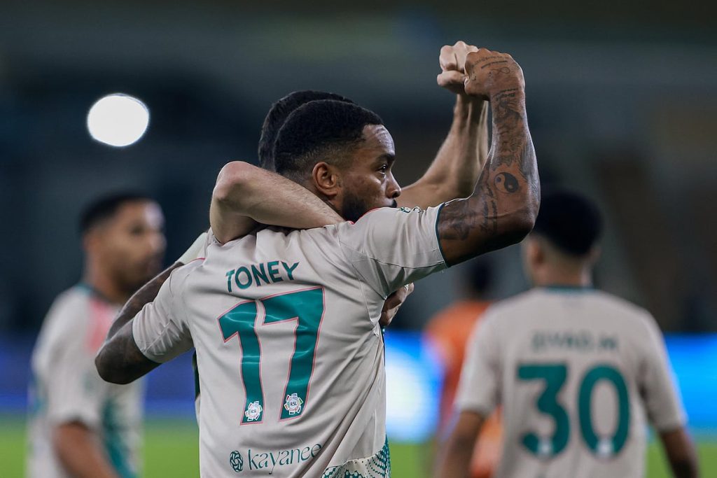 الأهلي يتخطى الفيحاء بهدفين في "دوري روشن"