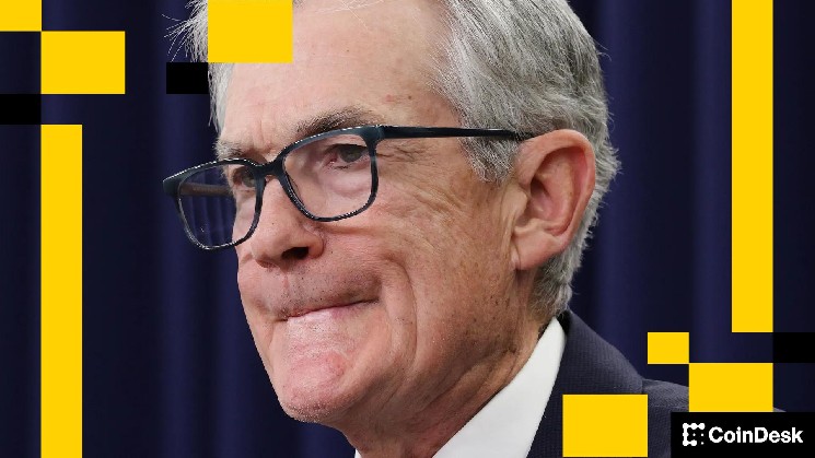 BTC تستقر عند حوالي 90 ألفًا مع استنزاف السيولة وخفض الاحتياطي الفيدرالي سعره بالكامل