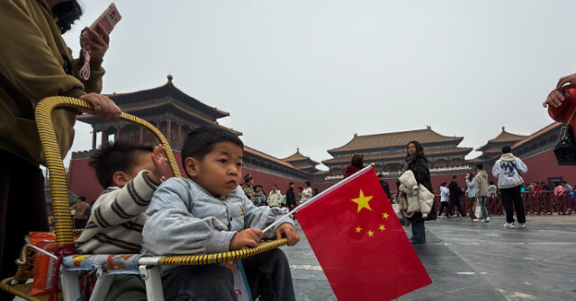 الصين الشيوعية تفرض “ضريبة الواقي الذكري” لزيادة معدل المواليد