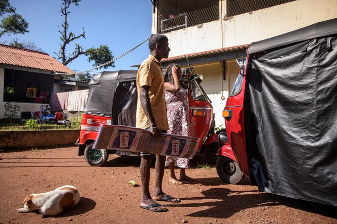 تم تحويل مدرسة ويراجودا-فيديالايا إلى مأوى طارئ للنازحين بسبب الفيضانات، في ويلامبيتيا، سريلانكا، 5 ديسمبر 2025.