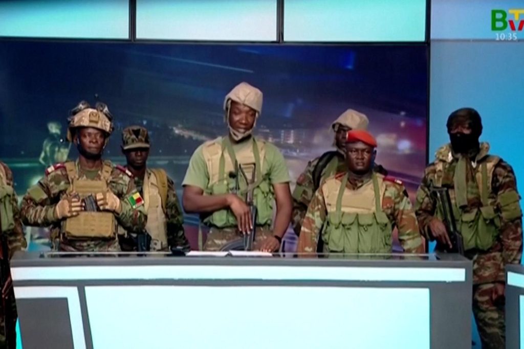 صور محاولة الانقلاب في بنين “فاشلة” بحسب وزير الداخلية