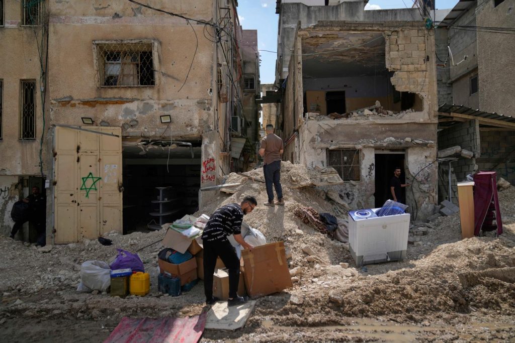 وتفرض إسرائيل نظاماً إرهابياً في الضفة الغربية