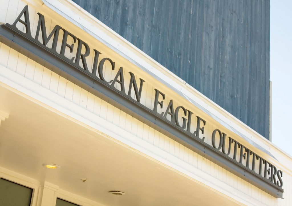 American Eagle Outfitters: ارتفاعات بفضل إرشادات قوية للربع الرابع – تعليق (NYSE:AEO)