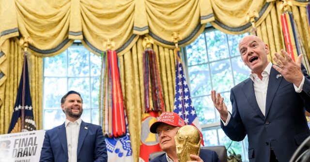 دونالد ترامب في رسم كأس العالم لكرة القدم