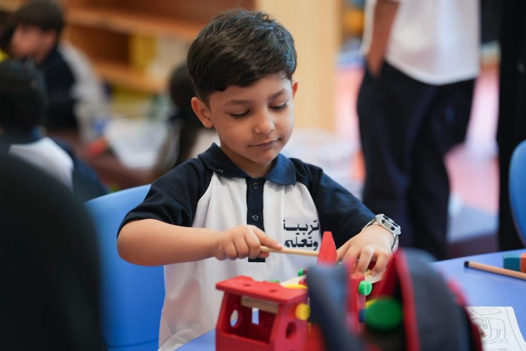 مدارس الحلقة الأولى تستهل الفصل الدراسي الثاني بتطبيق سياسة السلوك الإيجابي على الأطفال