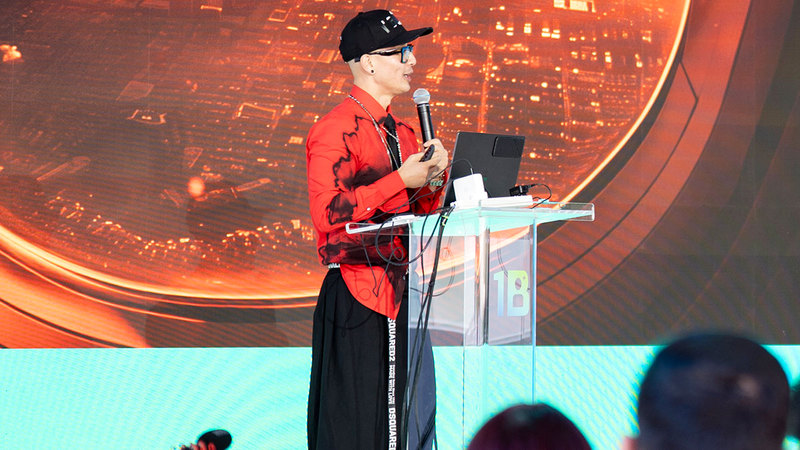 3 مبادئ من كريس دو لبناء هوية متميزة لصانع المحتوى