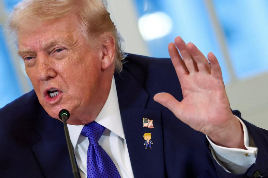 دونالد ترامب يدعو كوبا إلى إبرام “اتفاق قبل فوات الأوان”