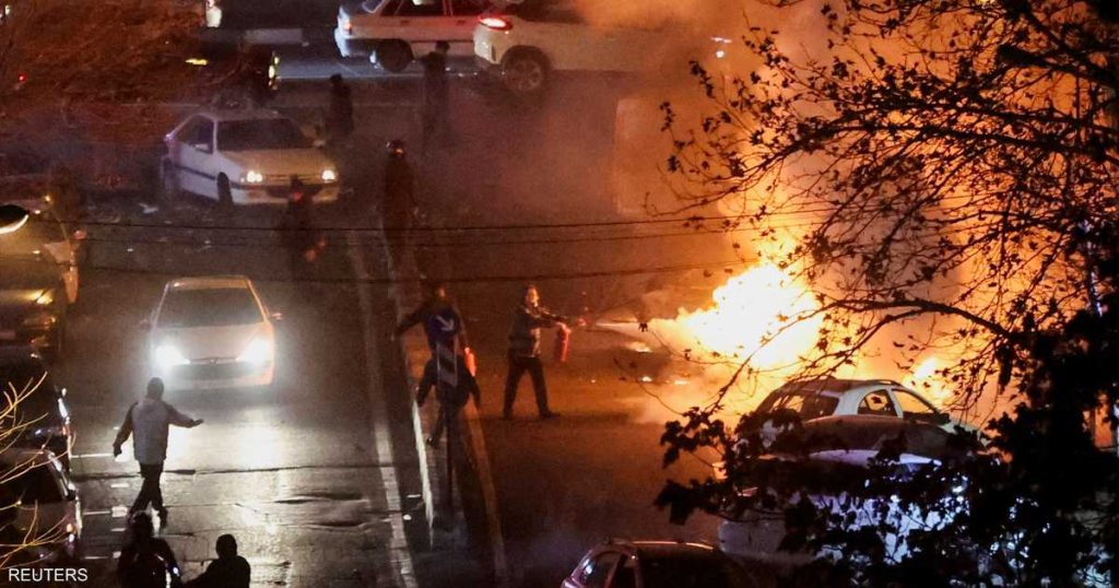 قطع الإنترنت.. كيف عزلت إيران المحتجين عن العالم؟