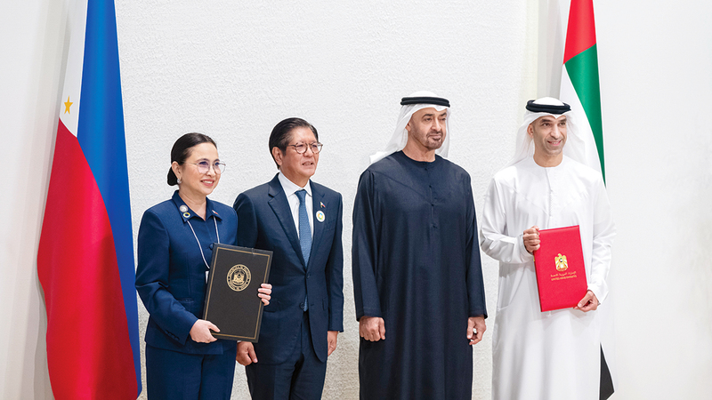 رئيس الدولة ورئيس الفلبين يشهدان توقيع اتفاقية الشراكة الاقتصادية الشاملة