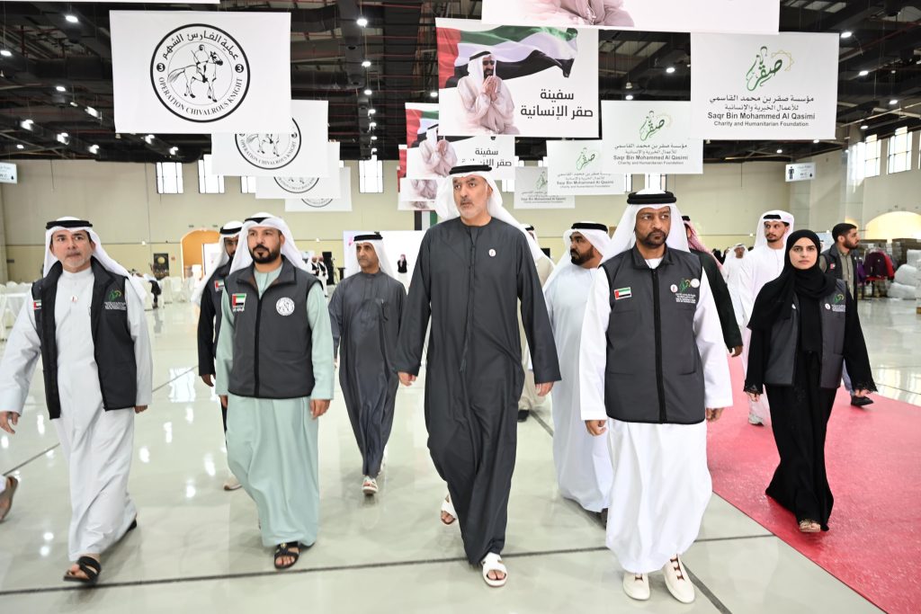 “صقر للأعمال الخيرية والإنسانية” تجهز طرود “سفينة صقر الإنسانية” لدعم غزة