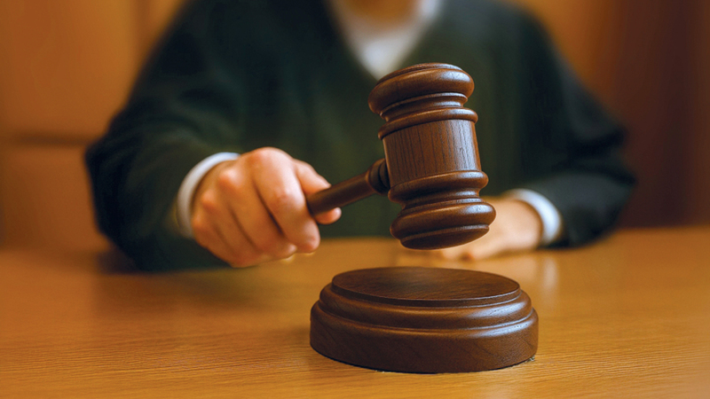 الغياب عن أداء اليمين الحاسمة يُثبت مديونية شاب بـ 44 ألف درهم