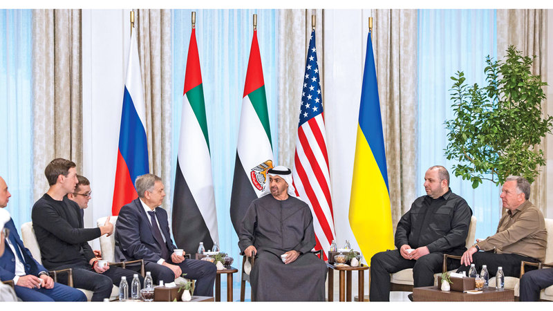 رئيس الدولة يلتقي رؤساء الوفود الأميركية والروسية والأوكرانية المشاركة في المحادثات الثلاثية