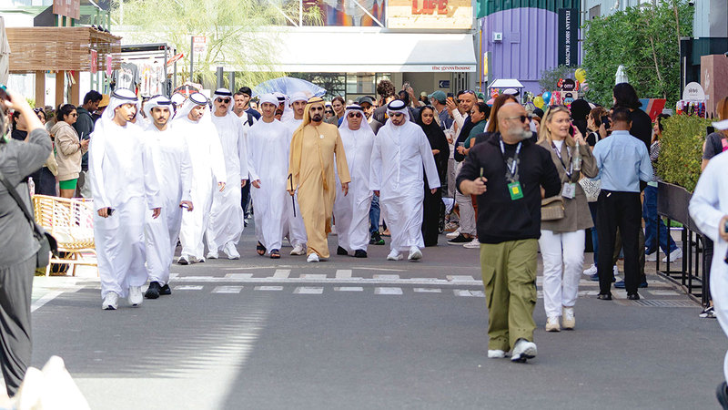 محمد بن راشد يزور مهرجان القوز للفنون