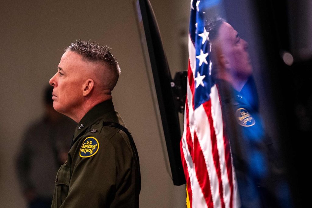 تمت إزالة جريجوري بوفينو، وجه عسكرة الحرب ضد الهجرة غير الشرعية، من مينيابوليس