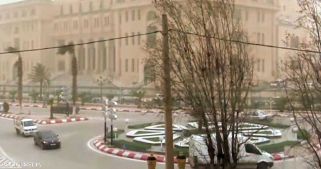 الجزائر.. تعليق الدارسة ليومين بسبب الرياح القوية