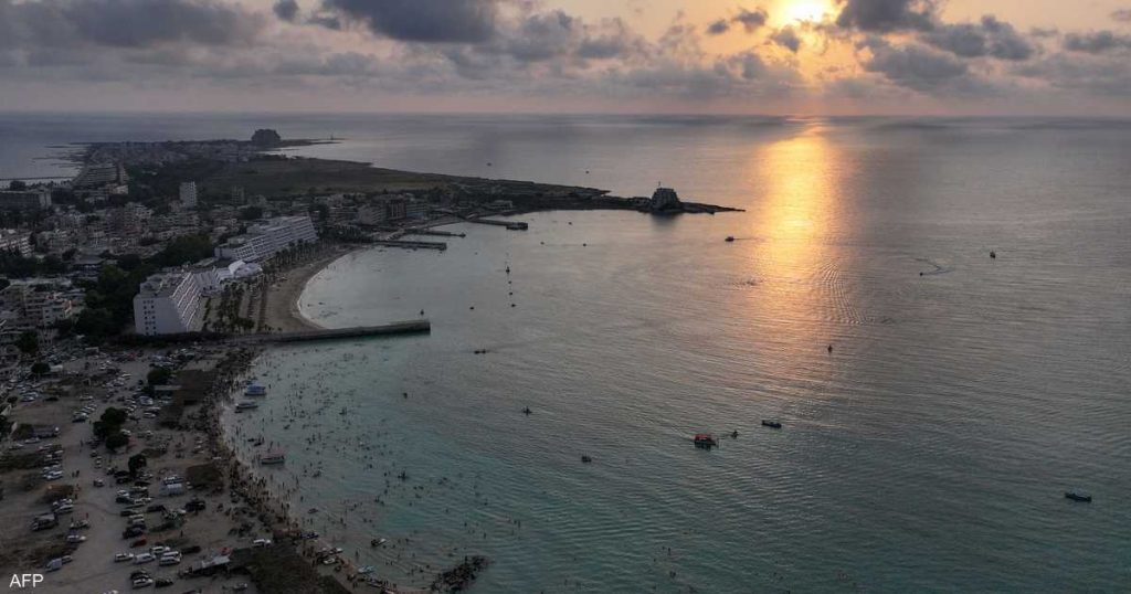 قرار في اللاذقية يمنع تبرّج الموظفات.. والمحافظة تعلّق