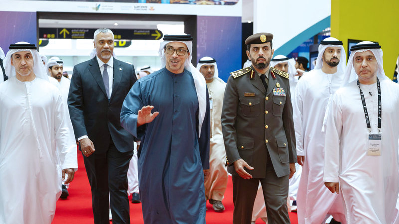 منصور بن زايد: الإمارات ترسخ موقعها مركزاً عالمياً للتجارة واللوجستيات عبر تبني الحلول الرقمية