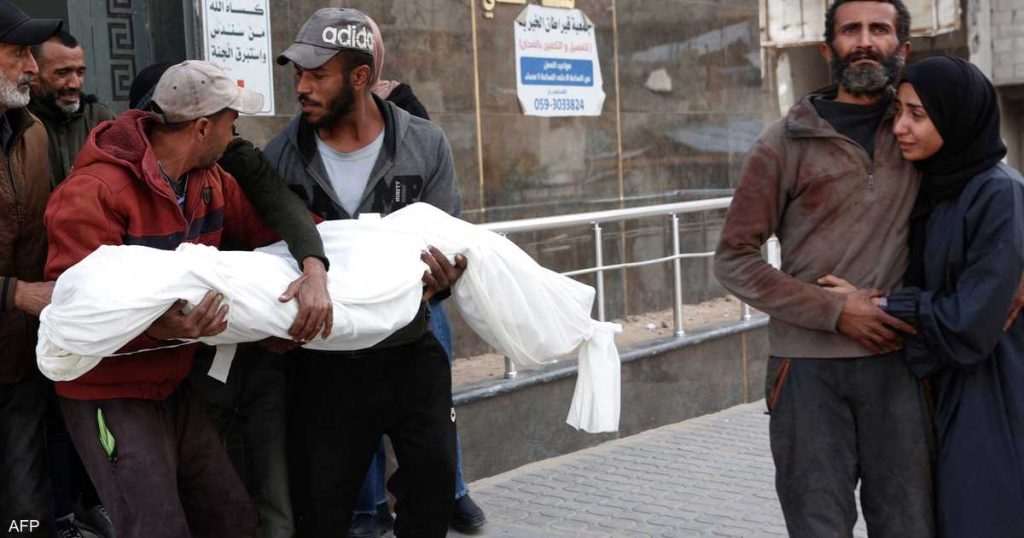 قصف إسرائيلي يقتل عائلة كاملة داخل خيمتها في خانيونس