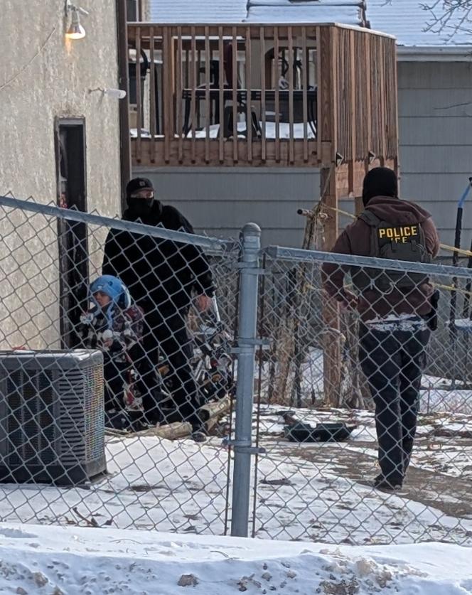 أثناء اعتقال ليام كونيجو راموس من قبل عملاء ICE، في مينيابوليس (الولايات المتحدة)، 20 يناير 2026.