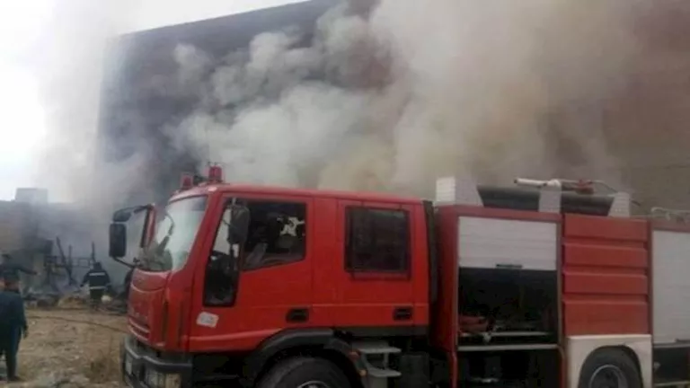 حريق في منطقة الزرايب بمنشأة ناصر يمتد إلى 3 منازل