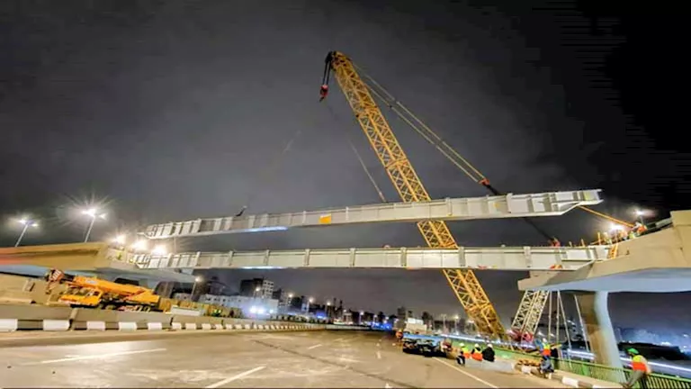 أحدث 11 صورة لتركيب كمرات محور عمرو بن العاص أعلى الدائري